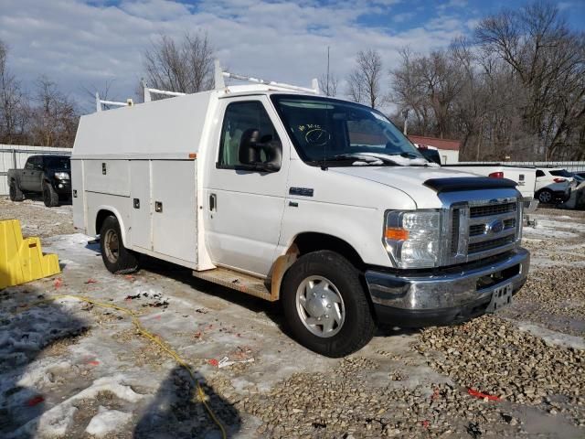 2014 Ford Econoline E350 Super Duty Cutaway Van