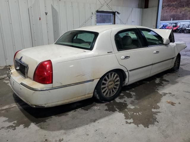 2003 Lincoln Town Car Signature