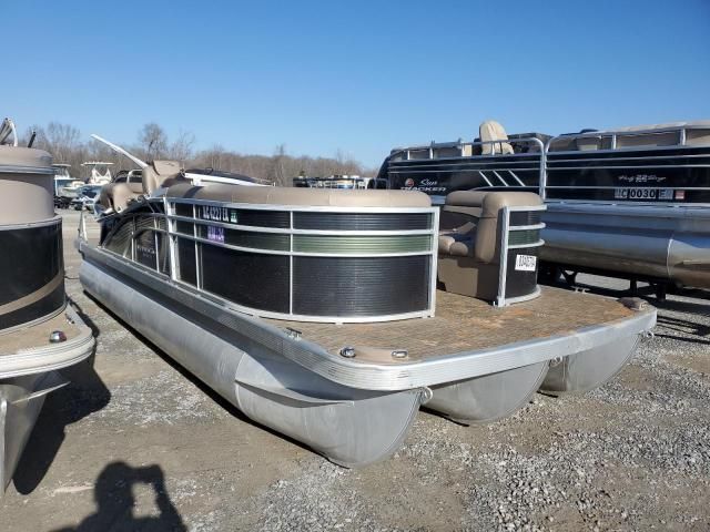 2019 Bennington Marine Pontoon