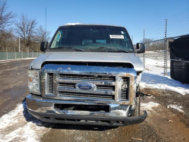 2012 Ford Econoline E350 Super Duty Wagon