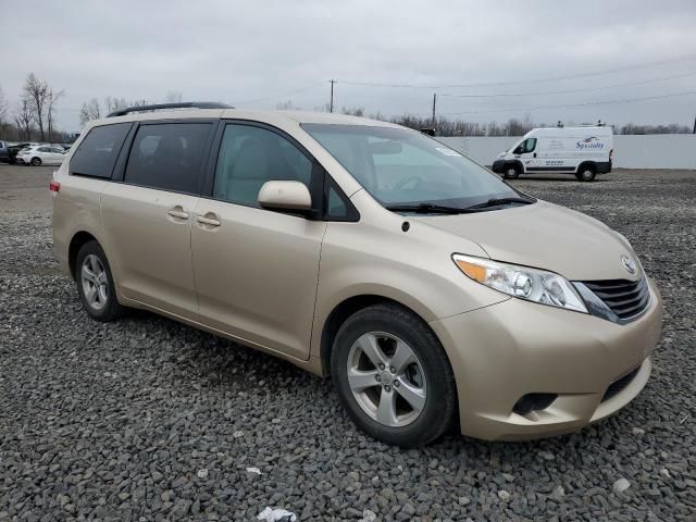 2013 Toyota Sienna LE