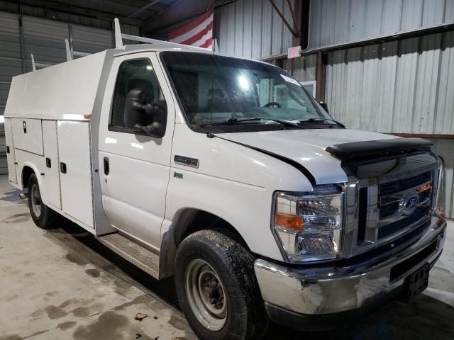 2016 Ford Econoline E350 Super Duty Cutaway Van