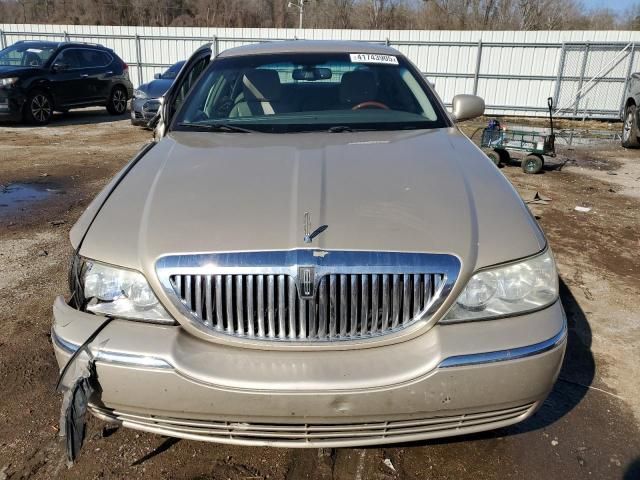 2011 Lincoln Town Car Signature Limited