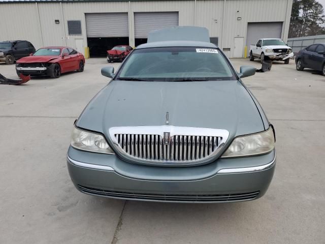 2004 Lincoln Town Car Executive