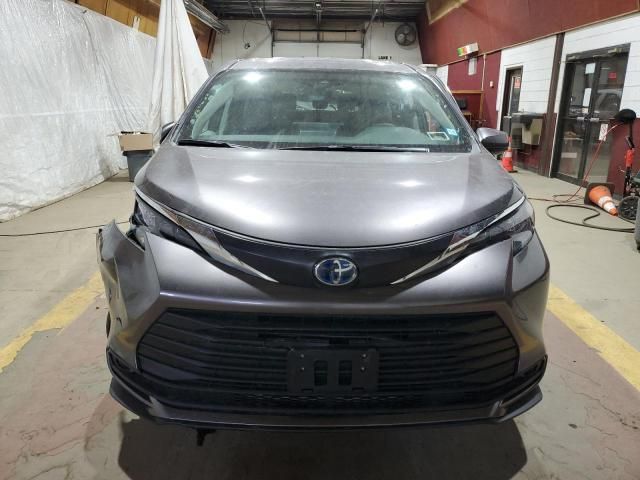 2024 Toyota Sienna LE