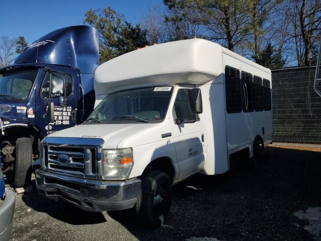 2008 Ford Econoline E350 Super Duty Cutaway Van