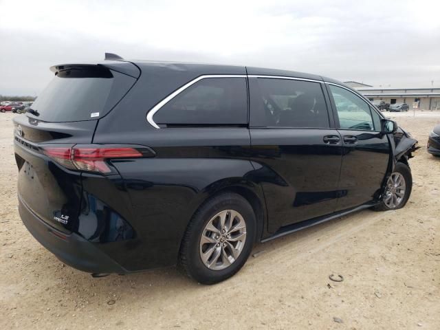 2022 Toyota Sienna LE