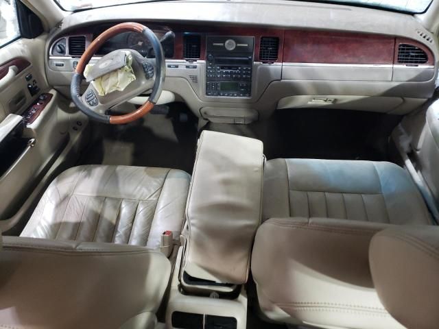 2003 Lincoln Town Car Signature