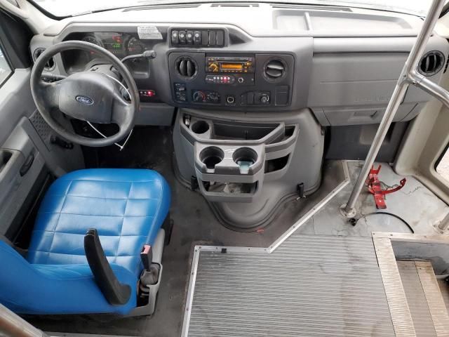 2010 Ford Econoline E350 Super Duty Cutaway Van