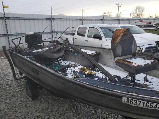 1985 Alumacraft Boat