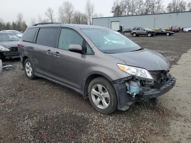 2019 Toyota Sienna LE