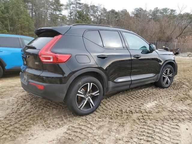 2024 Volvo XC40 Core