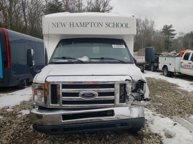 2015 Ford Econoline E350 Super Duty Cutaway Van