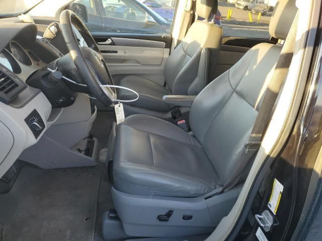 2011 Volkswagen Routan SE