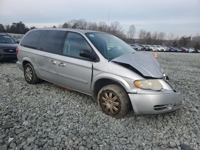 2006 Chrysler Town & Country LX