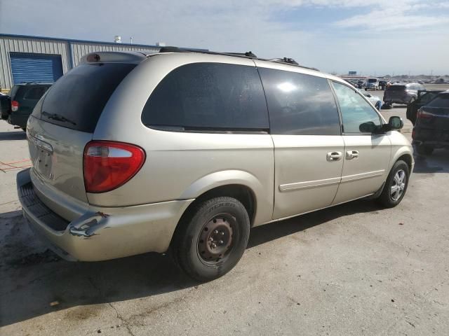 2005 Chrysler Town & Country LX