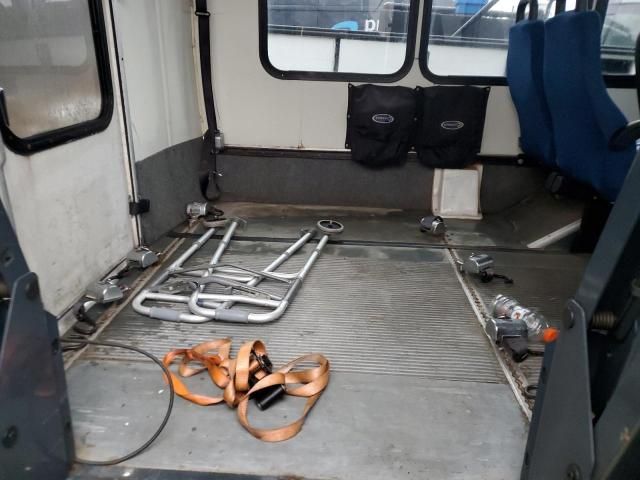 2006 Ford Econoline E450 Super Duty Cutaway Van