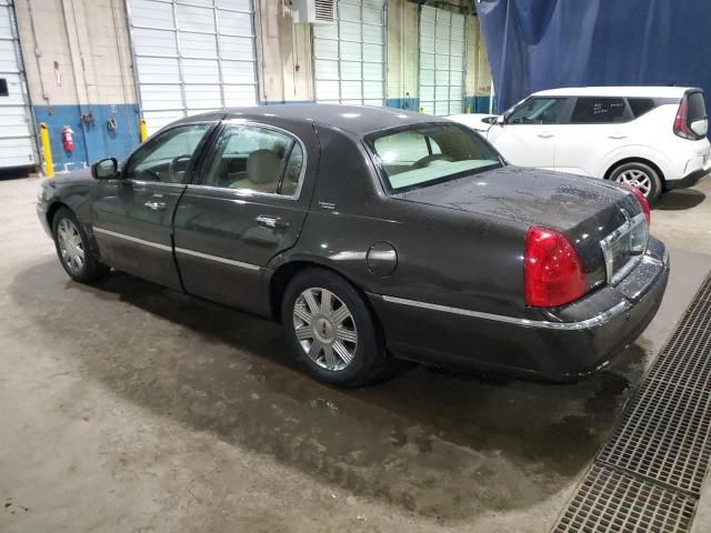 2005 Lincoln Town Car Signature Limited