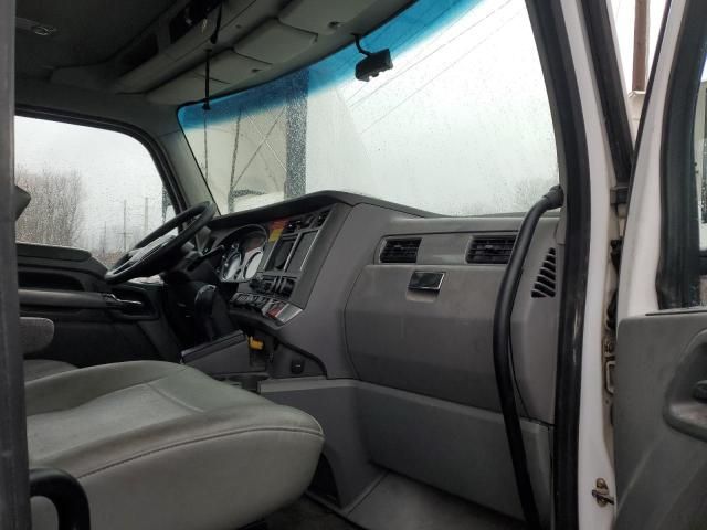 2015 Kenworth Construction T680