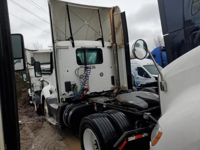 2016 Kenworth Construction T680