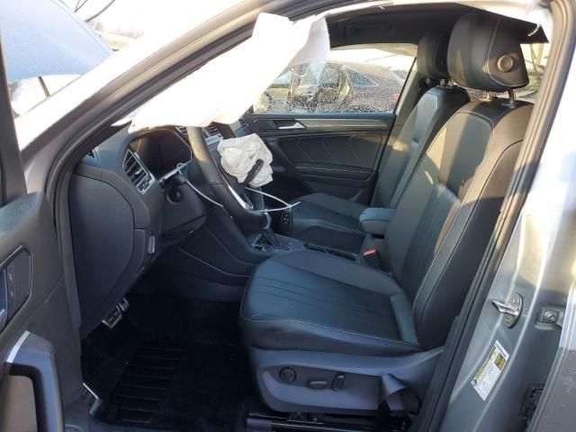 2024 Volkswagen Tiguan SE R-LINE Black