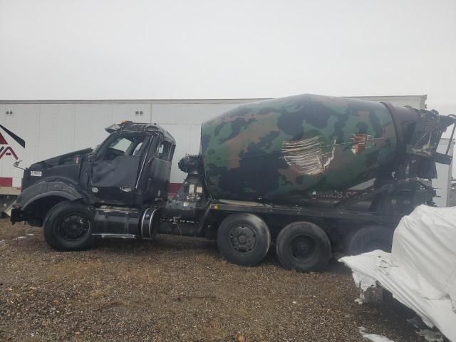 2018 Kenworth Construction T880