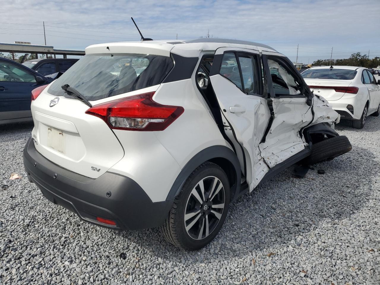 2020 Nissan Kicks sv