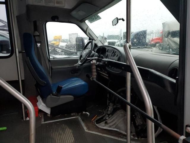 2006 Ford Econoline E450 Super Duty Cutaway Van