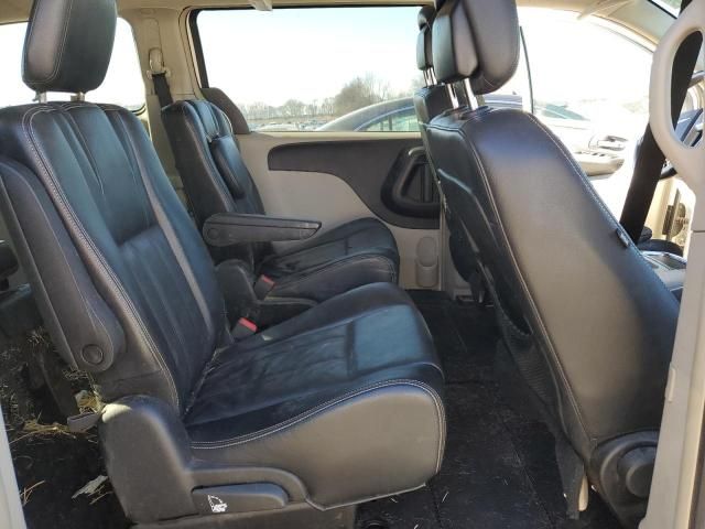 2013 Chrysler Town & Country Touring