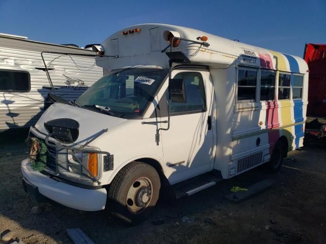 2000 Thomas 2000 GMC Savana Cutaway G3500