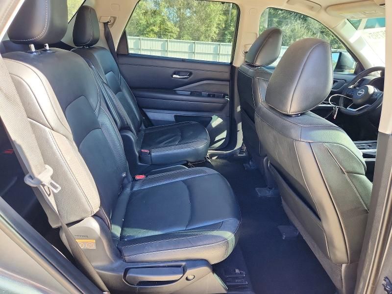 2022 Nissan Pathfinder sl