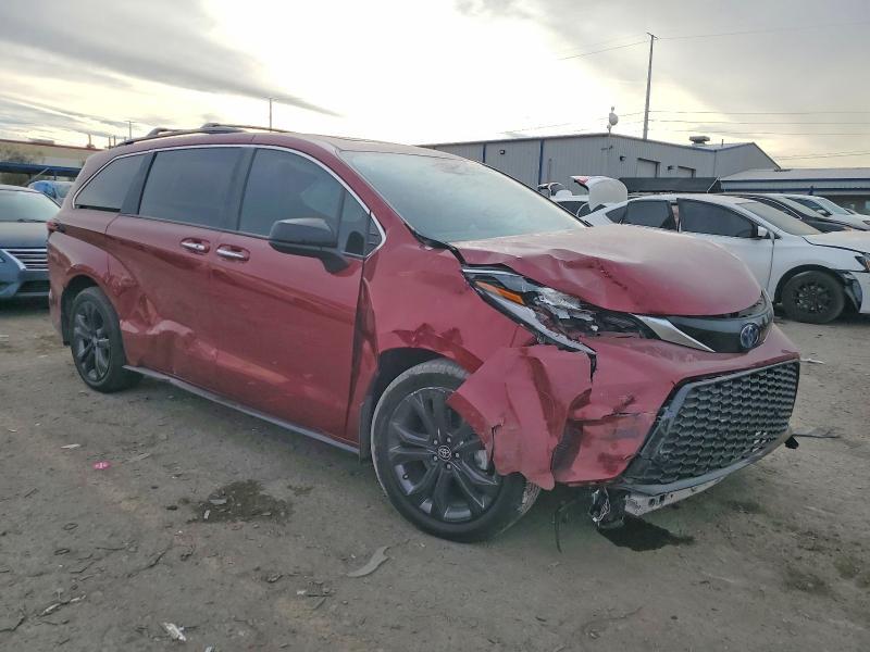 2024 Toyota Sienna xse