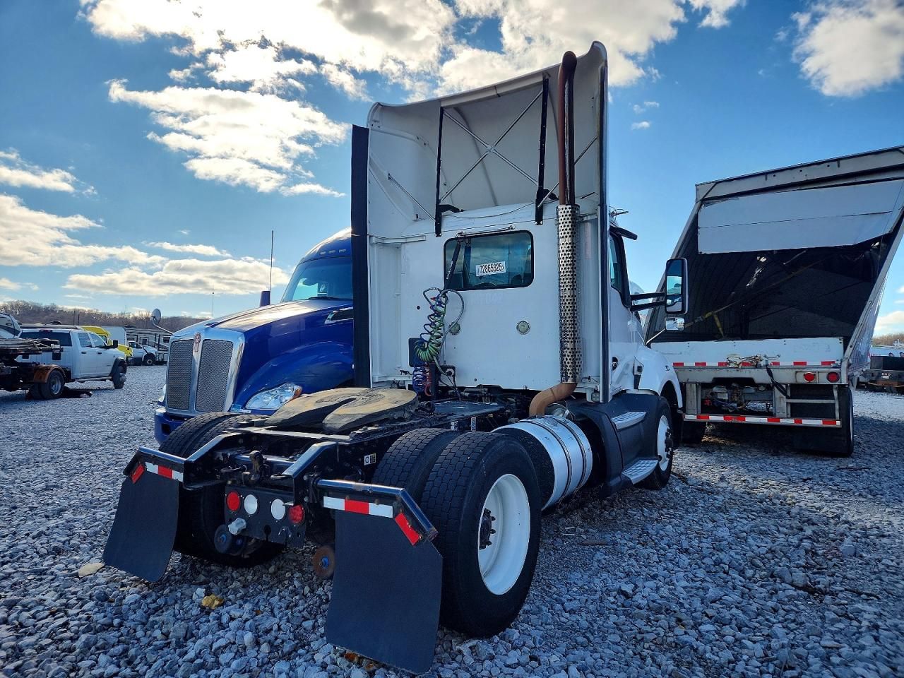 2016 Kenworth T680 Semi Truck