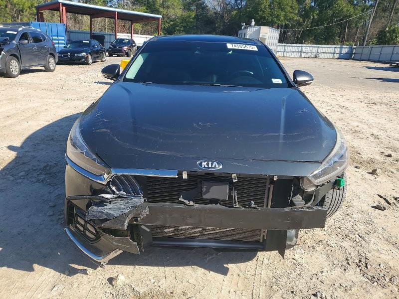 2017 KIA Cadenza Technology