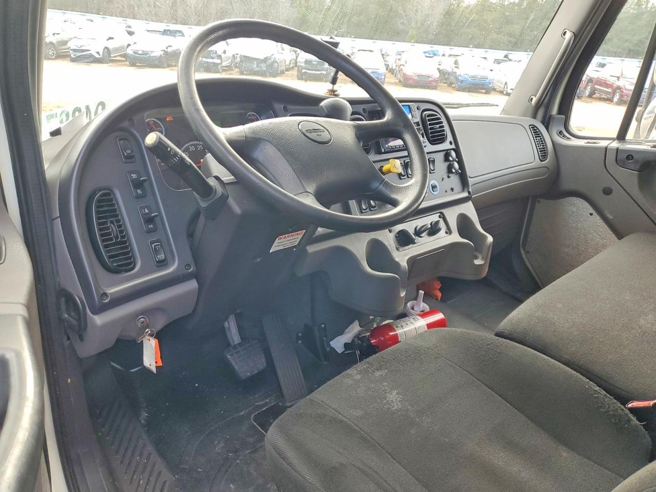 2019 Freigliner 2019 Freightliner Business Class M2 BOX Truck