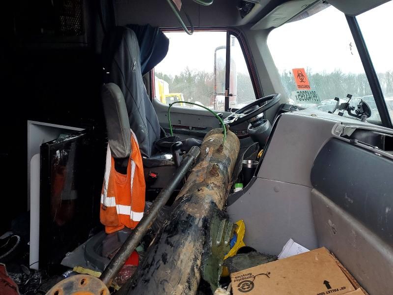 2005 Freightliner Conventional St120