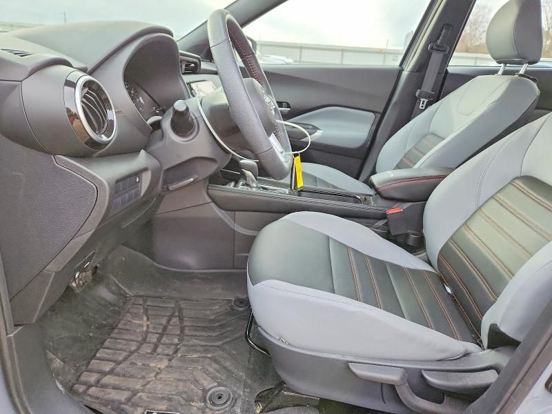 2024 Nissan Kicks sr