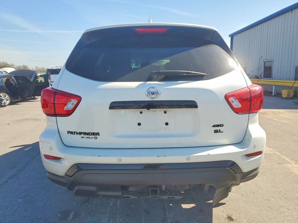 2019 Nissan Pathfinder sl