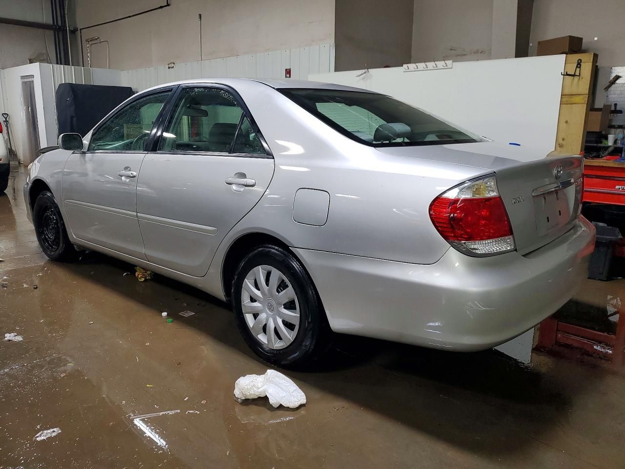 2005 Toyota Camry le