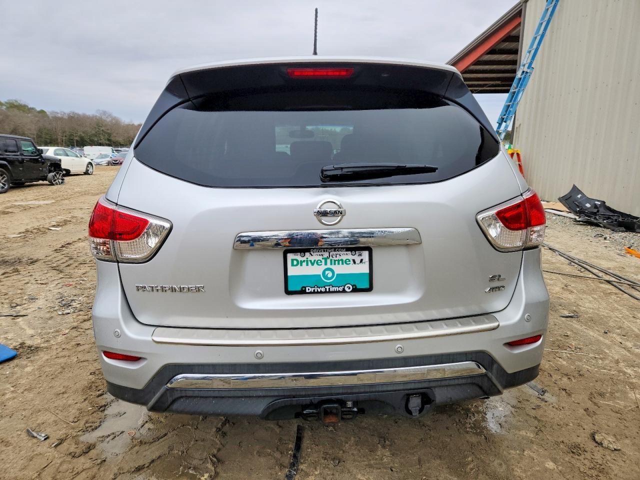 2016 Nissan Pathfinder sl