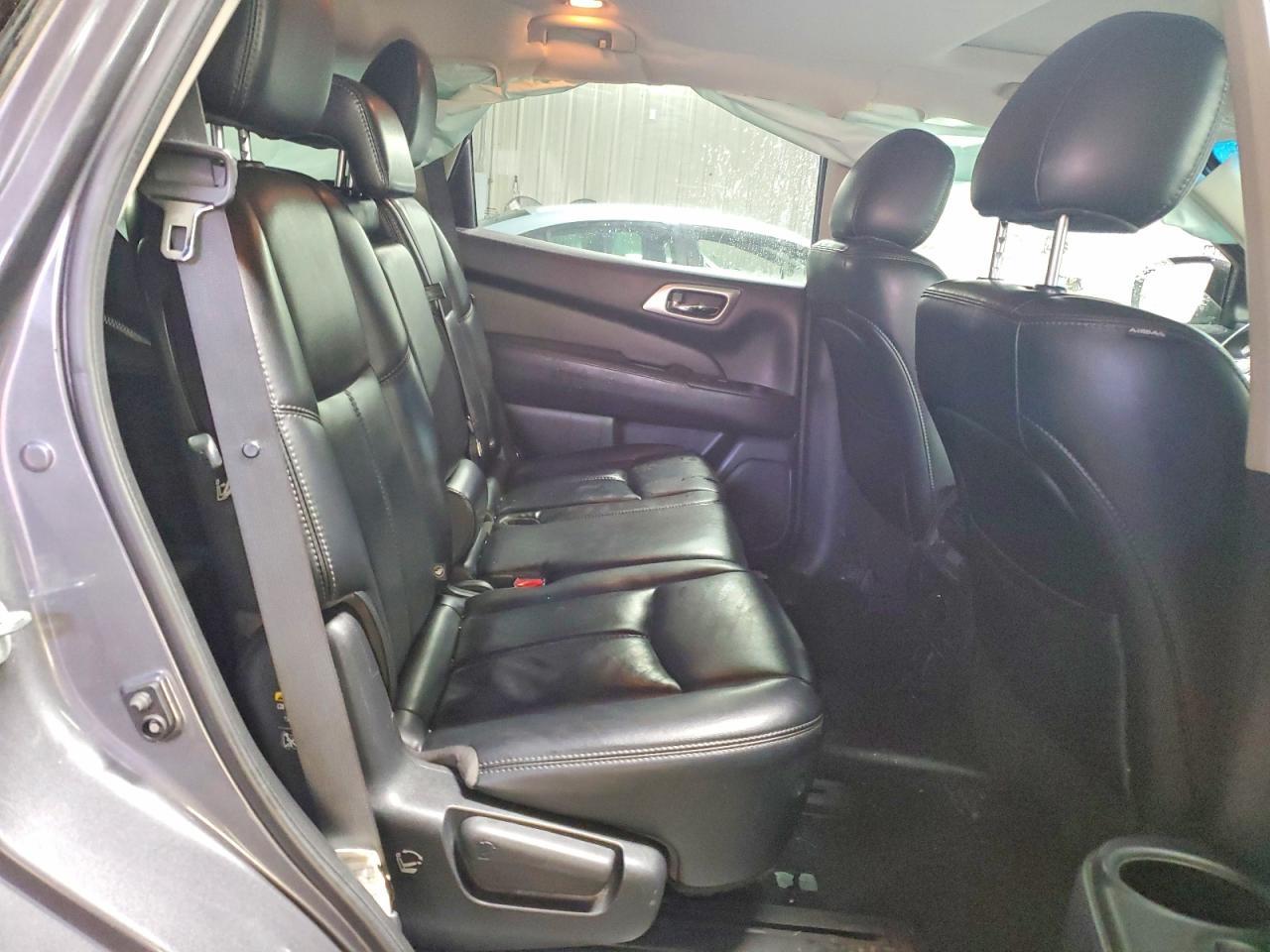 2016 Nissan Pathfinder sl