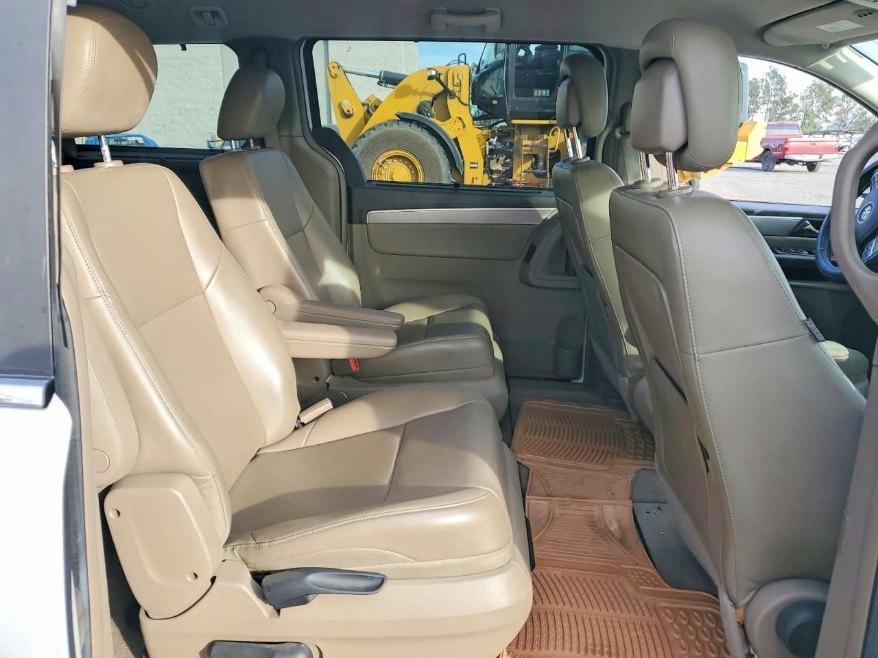 2012 Volkswagen Routan se