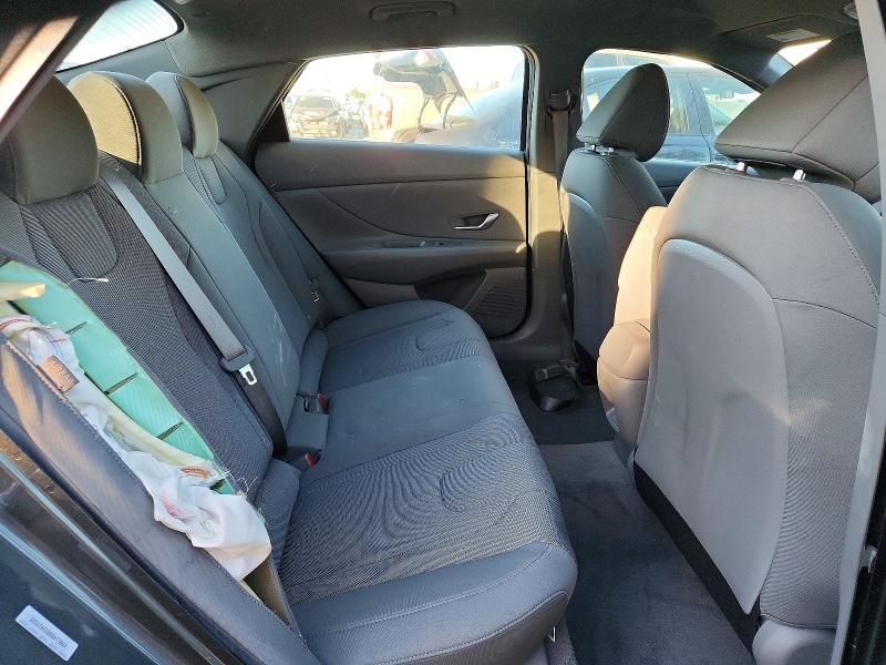 2025 Hyundai Elantra se