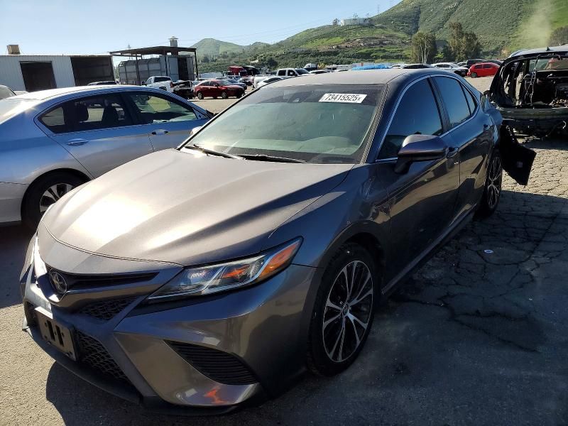 2020 Toyota Camry se