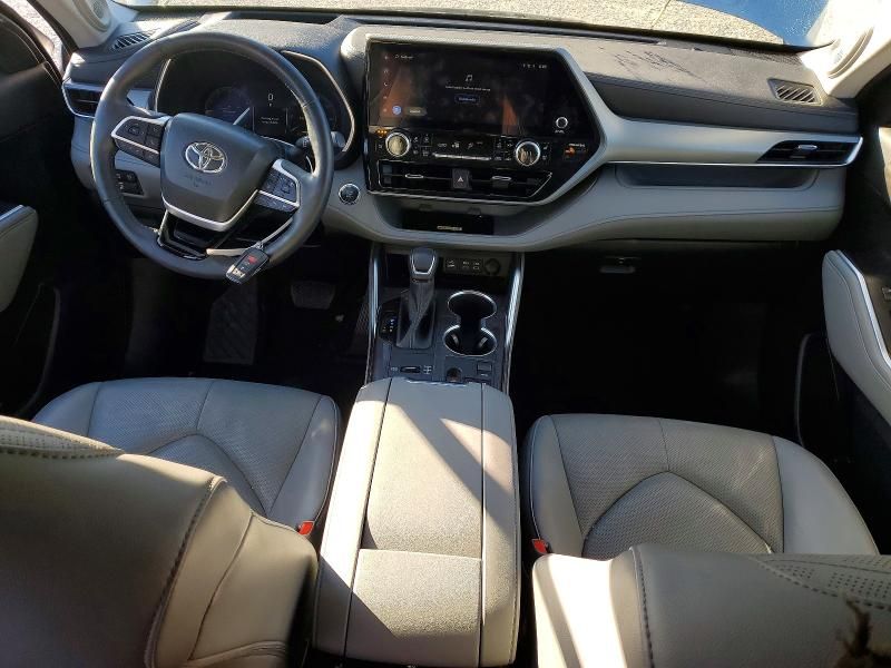 2023 Toyota Highlander l