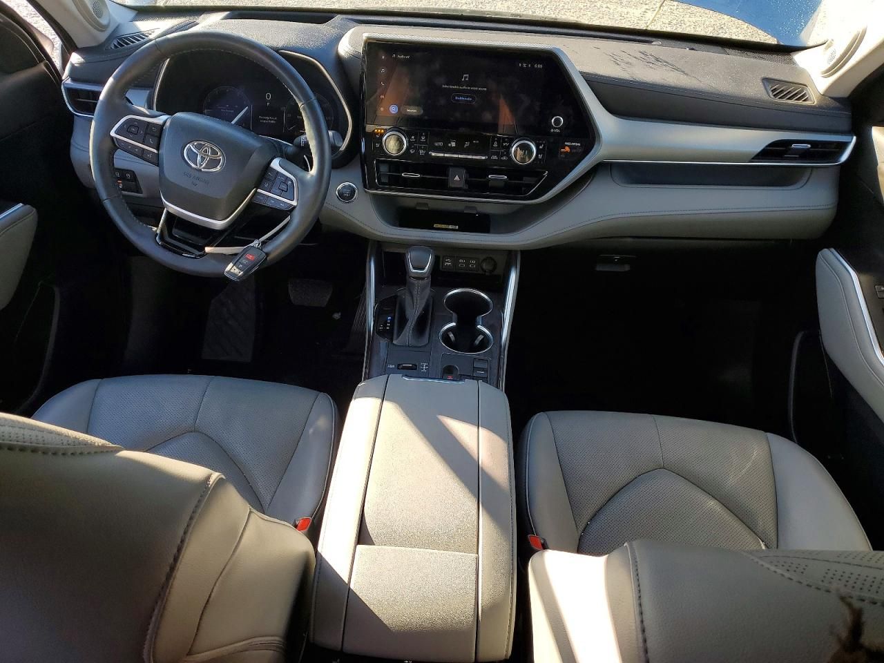 2023 Toyota Highlander l