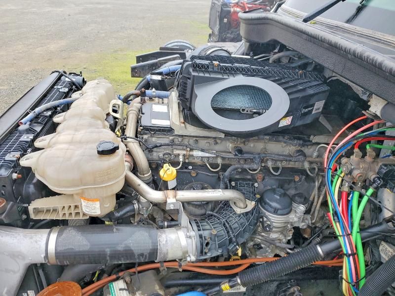 2019 Freightliner Cascadia 126 Semi Truck