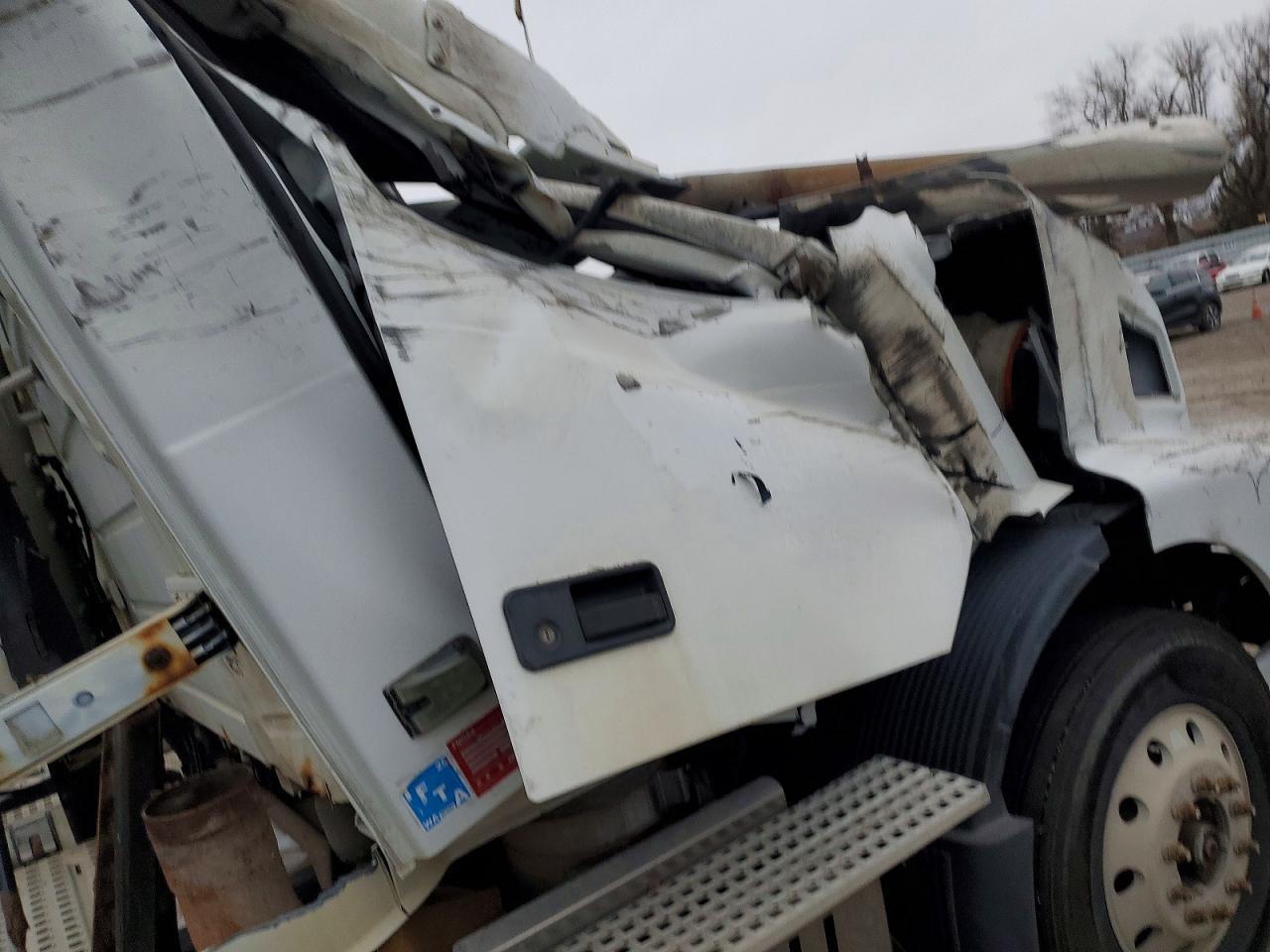 2011 Volvo VNM Semi Truck