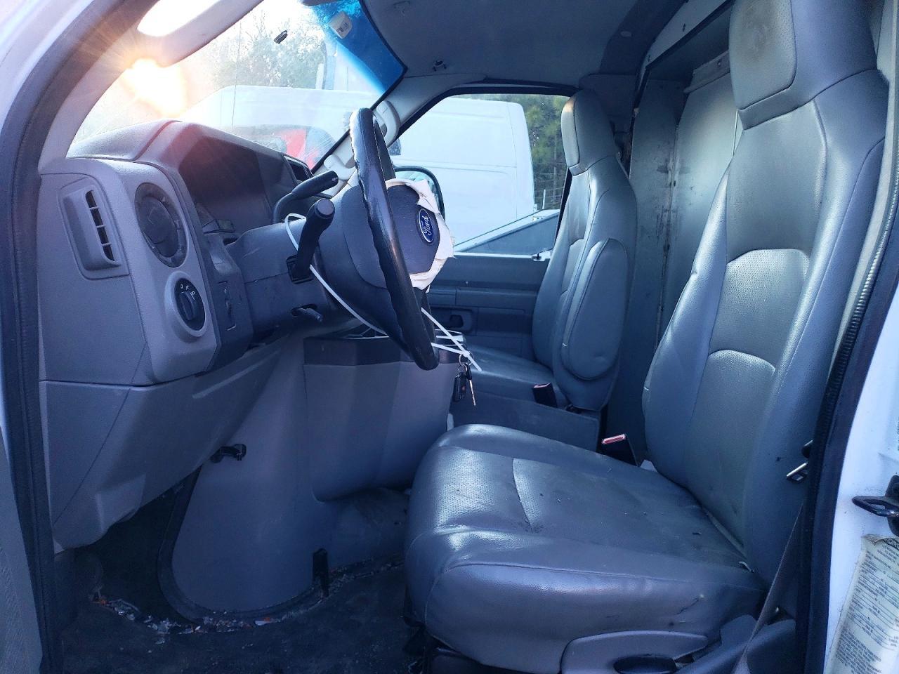 2016 Ford E350 BOX Truck