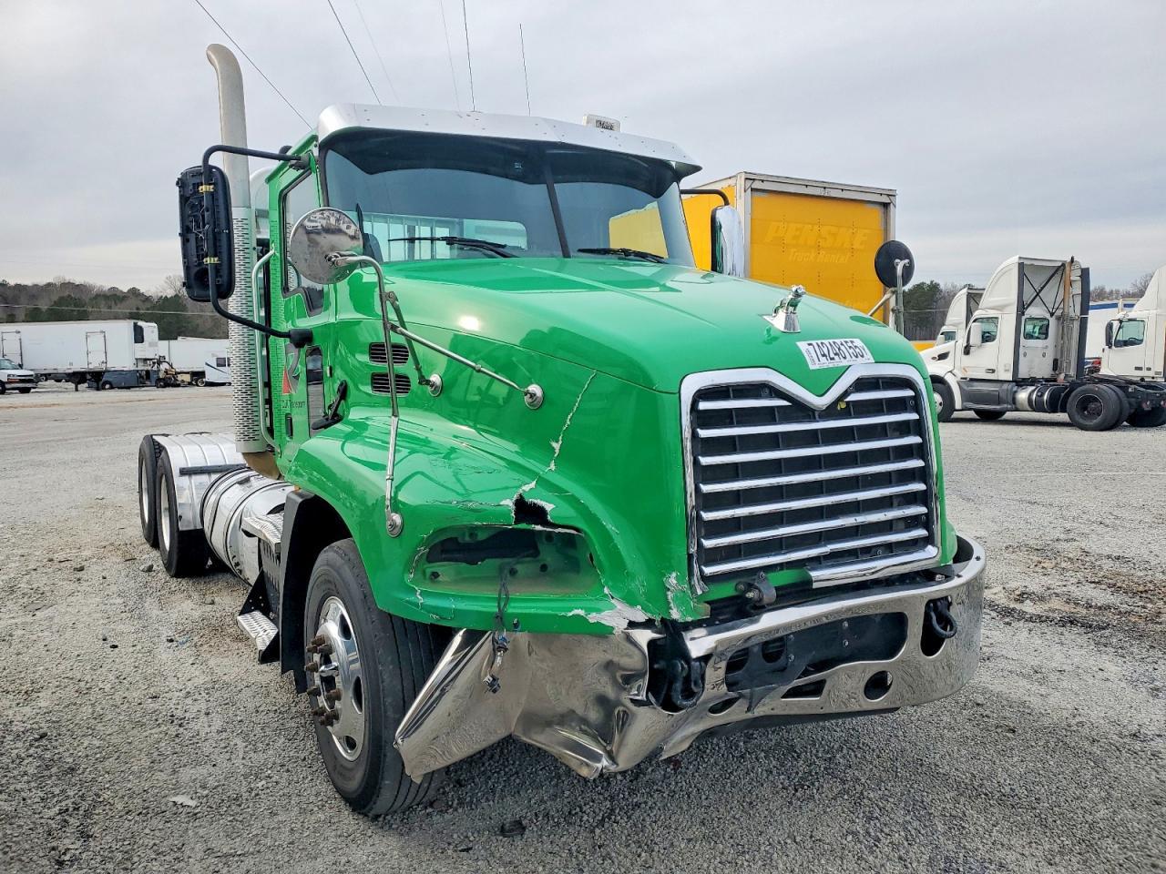 2016 Mack CXU613 Semi Truck